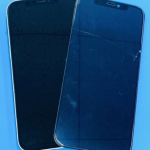 iPhone12 画面に緑の線 液晶交換