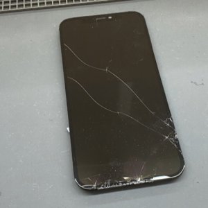 iPhone12 落下タッチ不良 液晶交換修理