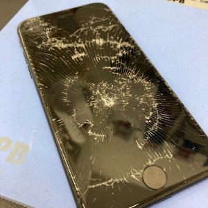 iPhoneSE3 落下破損 液晶修理