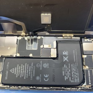 【iPhone11Pro バッテリー交換】バッテリー交換は即時対応、最短20分程で完了致します。是非ご相談下さい!!｜高崎市中泉町