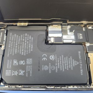 【iPhone13ProMax バッテリー交換】13ProMaxのバッテリー交換も即時修理対応を承っております!気になる方は是非当店までご相談下さい!!｜前橋市上小出町