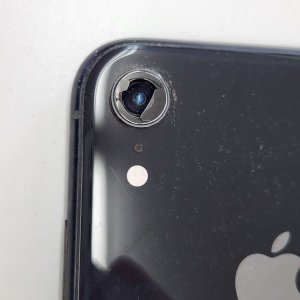 【iPhoneXR アウトカメラレンズ交換】カメラレンズが破損した時は早めの修理がおススメです!!即日修理対応してますので是非ご相談下さいませ(^-^)