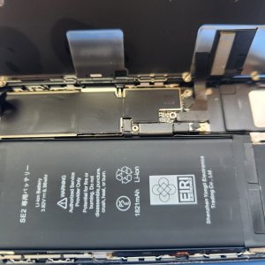 iPhoneSE2 フロントパネル＆バッテリー交換 | 伊勢崎市宮古町