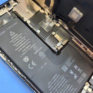 【iPhone11ProMAX バッテリー交換】バッテリーの持ちさえ改善されればご使用中のiPhoneをまだ使っていたい!そのようなご相談ならぜひ当店まで!バッテリー交換即時ご対応致します!!｜前橋市総社町総社