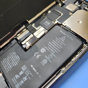 【iPhone13Pro バッテリー交換】13、13Pro、13ProMaxは予約されなくても即時修理対応しております!ぜひ当店までご相談下さい!!｜前橋市高井町