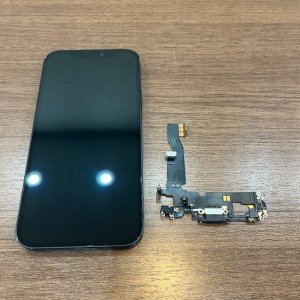 iPhone12修理 充電口の修理｜川口市並木