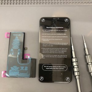 iPhoneXS バッテリーとパネル交換修理 /入間市春日町いなげや