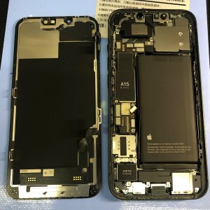iPhoneSE2画面割れのためパネル交換とバッテリー交換修理 /入間市春日町いなげや