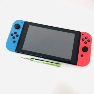 Nintendo Switch 液晶交換修理