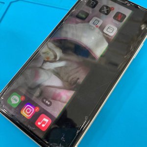 iPhone11 落下画面黒く変色 液晶交換|東京都町田市金井