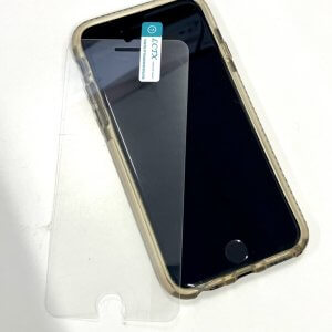 iPhoneSE2 強化ガラス貼り付け