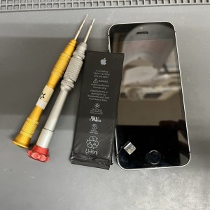 iPhone初代SE バッテリー交換