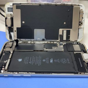 iPhone8落下破損 液晶交換| 東京都町田市大蔵