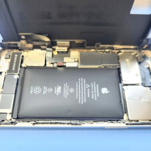 【iPhone12 バッテリー交換】バッテリ―が膨張してしまった時はすぐに当店までご相談下さい!!バッテリー交換、即時承ります!!|伊勢崎市宗高町