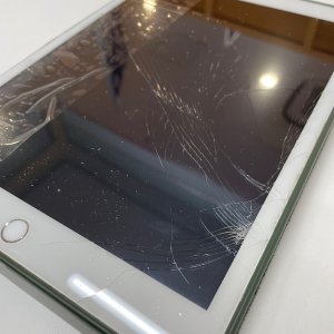 iPad7落下亀裂 デジタイザー交換| 東京都町田市原町田