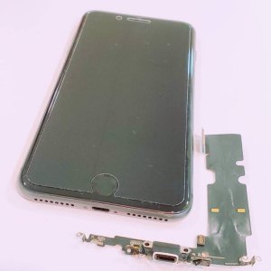 iPhone8 Plusライトニング 交換修理 /埼玉県日高市 鹿山