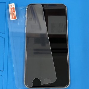 iPhoneSE3 強化ガラス貼り付け |埼玉県 狭山市 根岸