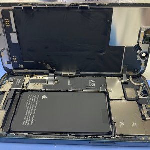 iPhone13pro カメラ異音 アウトカメラ交換修理| 町田市野津田町
