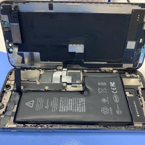 iPhoneXS川で水没 液晶交換| 町田市大蔵
