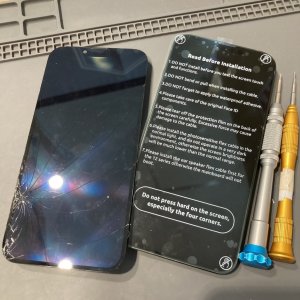 iPhone13 画面割れ 交換修理