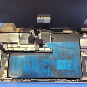 【iPhoneXS バッテリー交換】急に電源がシャットダウン!!?充電マークは出てるのに電源が点かない｜渋川市金井