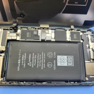 【iPhone14Plus バッテリー交換】急遽バッテリー交換が必要になった時もご予約なしで承っております!!お気兼ねなくご来店下さいませ。|前橋市箱田町