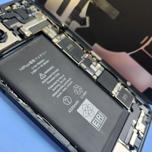 【iPhone14Plus バッテリー交換】14シリーズもバッテリー持ちが悪くなってくる頃合いかも知れません!!気になっている方はお気兼ねなく当店までご相談下さい。| 高崎市剣崎町