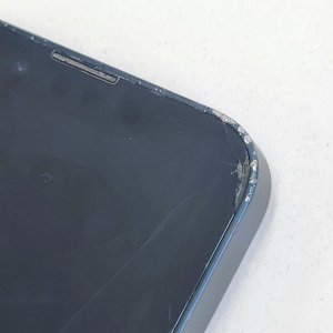 【iPhone13mini フロントパネル交換】画面のガラスは、落とした衝撃や圧力がかかる事で割れてしまう事がよくあります!即時修理対応しておりますので当店までご相談下さい。|高崎市浜尻町