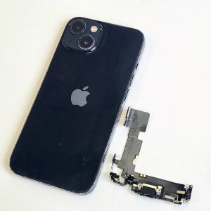【iPhone13 ライトニングコネクター交換】充電の差込口に異物が詰まり充電ができなくなった時も即日修理可能です!!ご相談は当店まで。|渋川市渋川