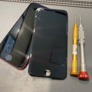 iPhone8 画面割れ 交換 修理