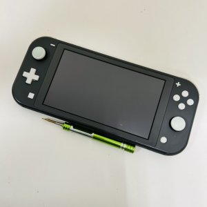 Nintendo Switch Lite 液晶交換修理