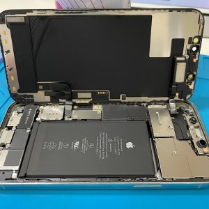 iPhone12pro 過電流 バッテリー交換修理| 東京都町田市玉川学園