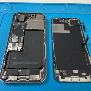iPhone14Pro 落下ブラックアウト 液晶交換| 東京都町田市原町田