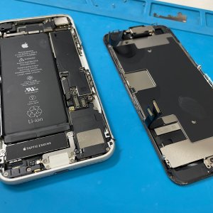 iPhoneSE2 パネル交換修理| 東京都町田市本町田