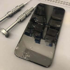 iPhone11/フロントパネル交換/埼玉県入間市高倉