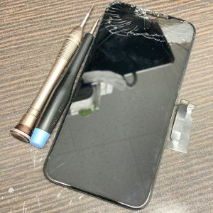 iPhoneXR 画面割れ 交換 修理