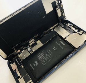 iPhone12 バッテリー膨張交換