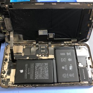 iPhoneXS Max バッテリー交換/埼玉県入間市仏子