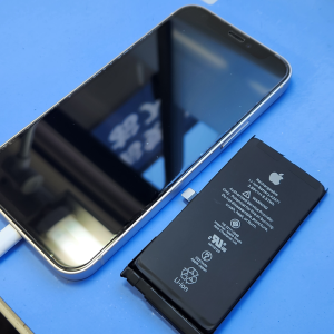 【iPhone12mini バッテリー交換】iPhone12系のバッテリー交換時期を迎えています!!メンテナンスは当店にお任せください｜前橋市千代田町