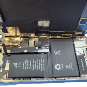 【iPhoneＸ バッテリー交換】新しい機種に買い替えるよりバッテリー交換を選択される方が増えております。ご相談は当店まで!!|根室市宝林町