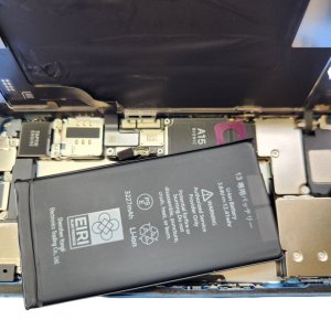 【iPhone13 バッテリー交換】iPhone13も発売から3年が経ちましたのでバッテリー交換のタイミングとなっております!!ご相談は当店まで|根室市本町