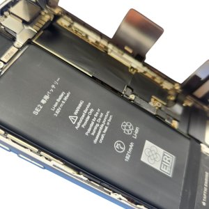 【iPhoneSE 第2世代 バッテリー交換】バッテリー交換は30分ほどで完了いたします。お気軽にご相談くださいませ!!|根室市昭和町