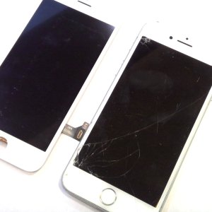 iPhone8フロントパネル交換