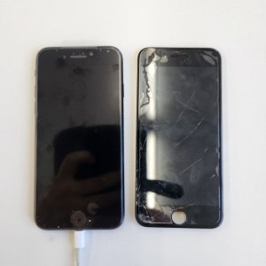 【iPhoneSE 第2世代 フロントパネル交換】画面のガラス割れやゴーストタッチの症状はフロントパネル交換だけで改善が可能です(^^)|根室市千島町