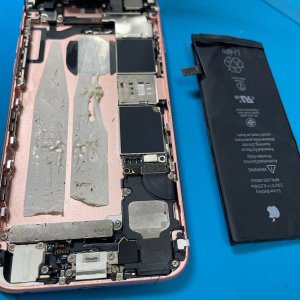 iPhone8Plus バッテリー高温 電池交換| 取手市小文間