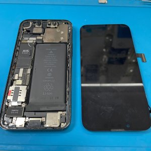 iPhone13mini 落下ブラックアウト 液晶交換| 茨城県取手市貝塚