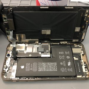 iPhone XS ◎液晶パネル交換 ◎埼玉県日高市大谷沢 iPhone修理SHOP入間春日町いなげや店
