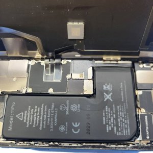 【iPhone11Pro バッテリー交換】バッテリーの持ちが早くなってきたと感じた時はご相談下さい!!ご予約をされていなくても即時ご対応致します!|根室市光和町