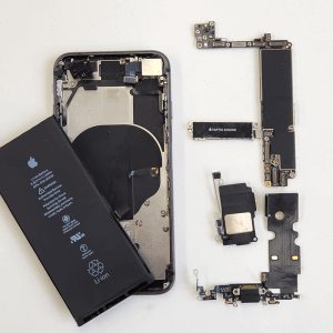 【iPhone8 バックフレーム交換】どのiPhoneも背面ガラスが綺麗に元通り!!あきらめないで大丈夫!!|利根郡みなかみ町