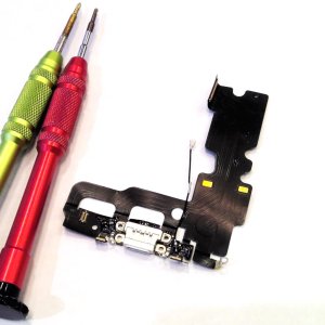 iPhone7 ライトニング修理